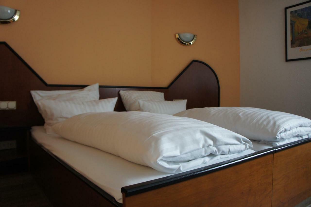 Hotel Haus Hubertus Elsdorf Экстерьер фото