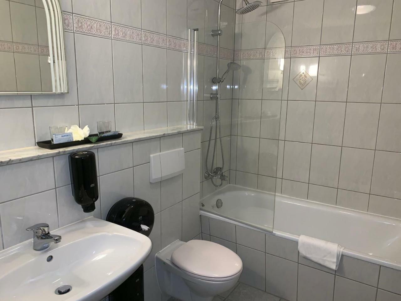 Hotel Haus Hubertus Elsdorf Экстерьер фото
